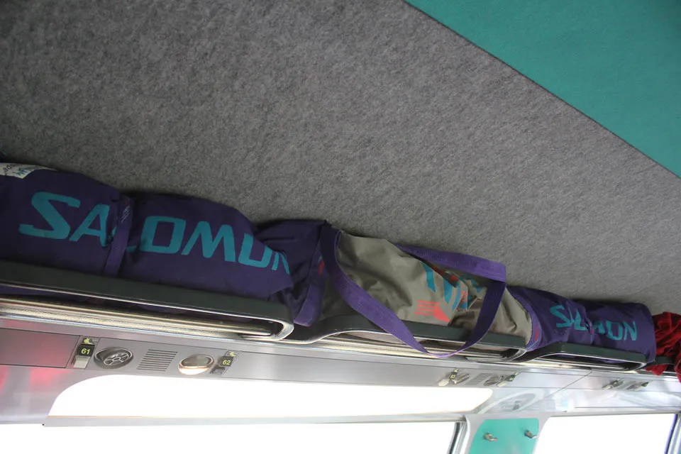Skis on TGV